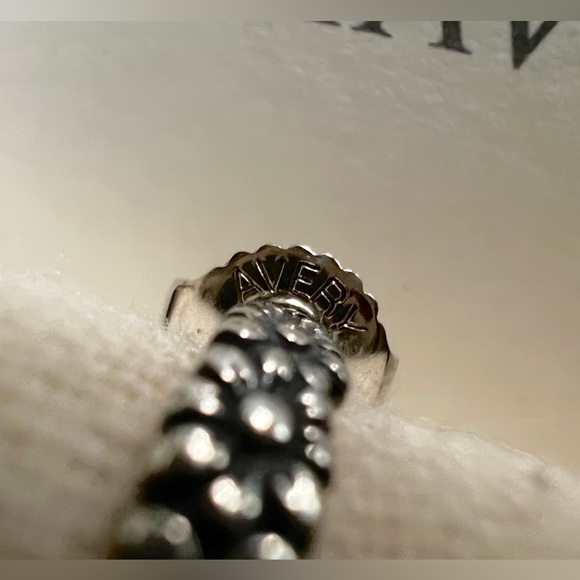 Retired James Avery Delicate Margarita Spanish Daisy hoop earrings. NEW. - Picture 8 of 9